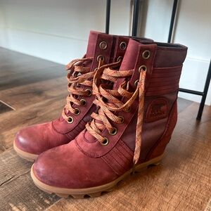 Sorel Wedge Boots 8.5